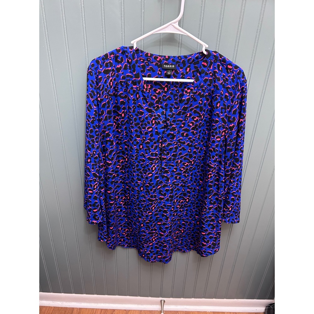 Torrid Blue Pink Leopard Print Harper Blouse 3/4 Sleeve V-Neck Top Size 1 1X